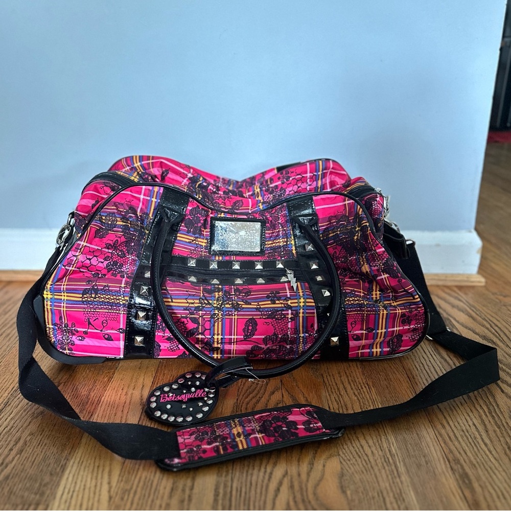 Betsey Johnson betseyville suitcase